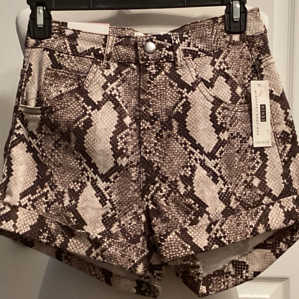 NWT New York Laundry High Waist Snakeskin Print Shorts